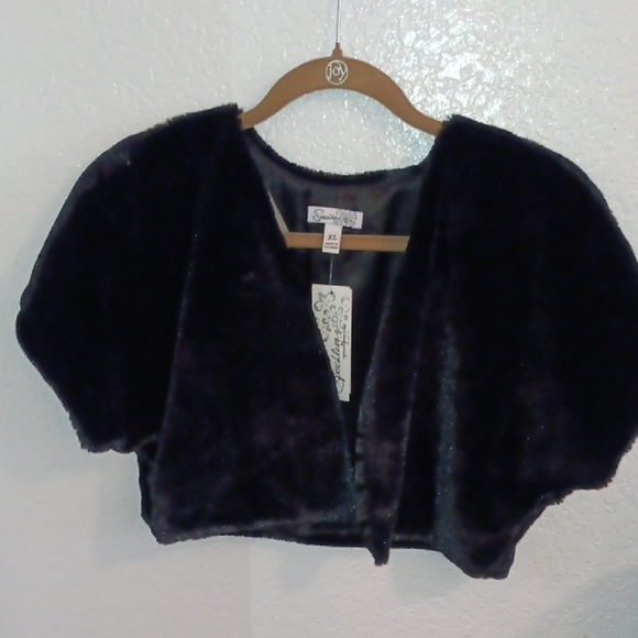 Speechless Black Faux Fur Shrug Jacket - Picture 8 of 10